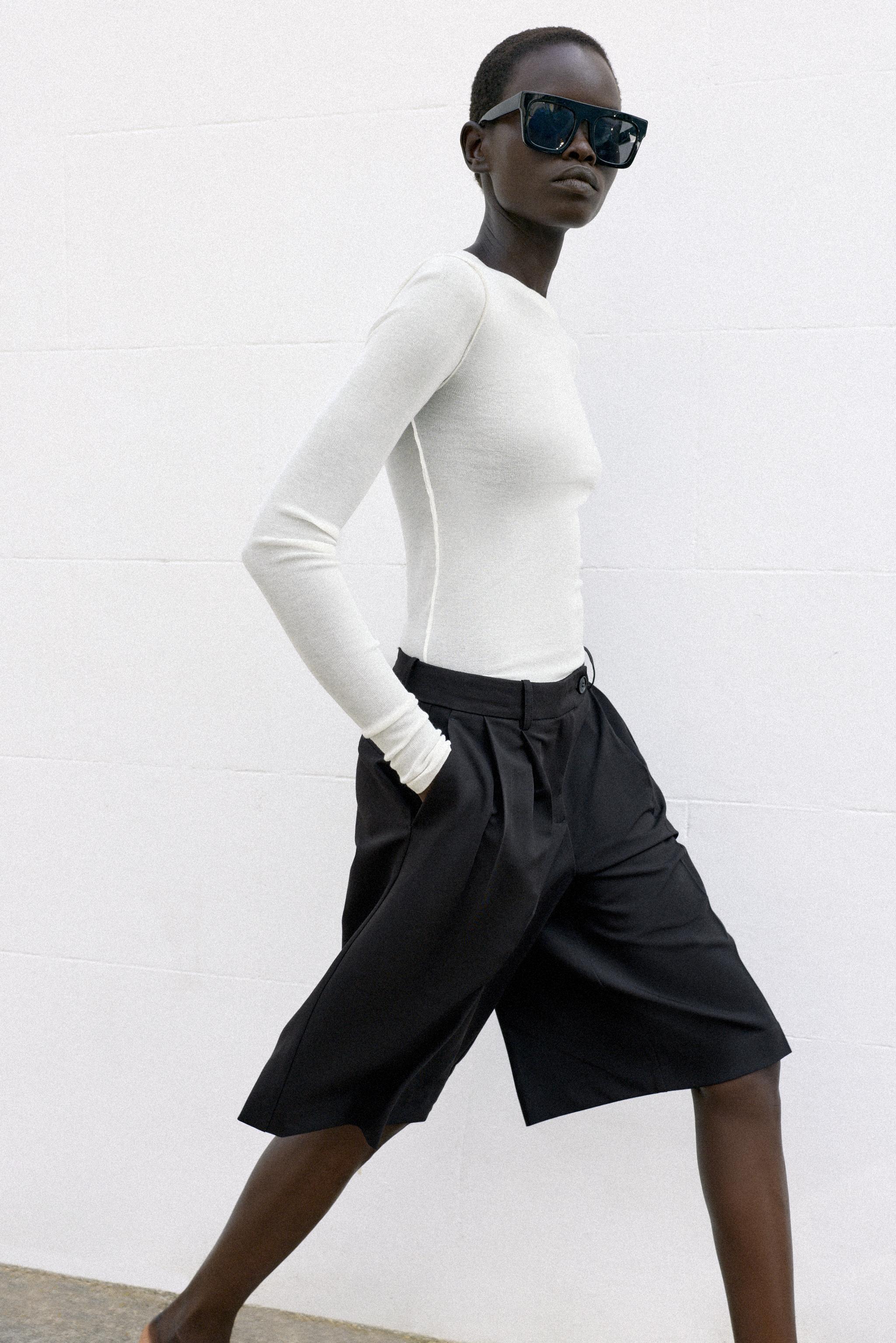 LONG PLEATED BERMUDA SHORTS — Black