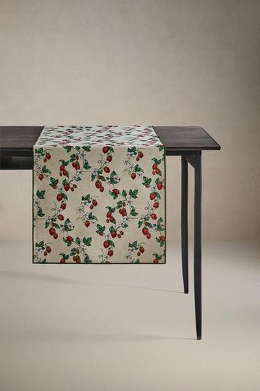 CHEMIN DE TABLE JACQUARD FRAISES - Vert de Zara - Image 0