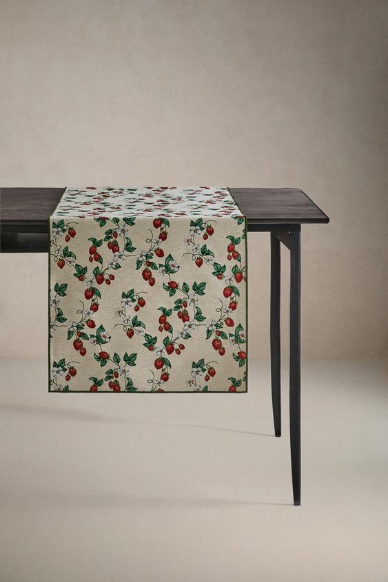 Zara JACQUARD STRAWBERRY TABLE RUNNER - Green - Image 0