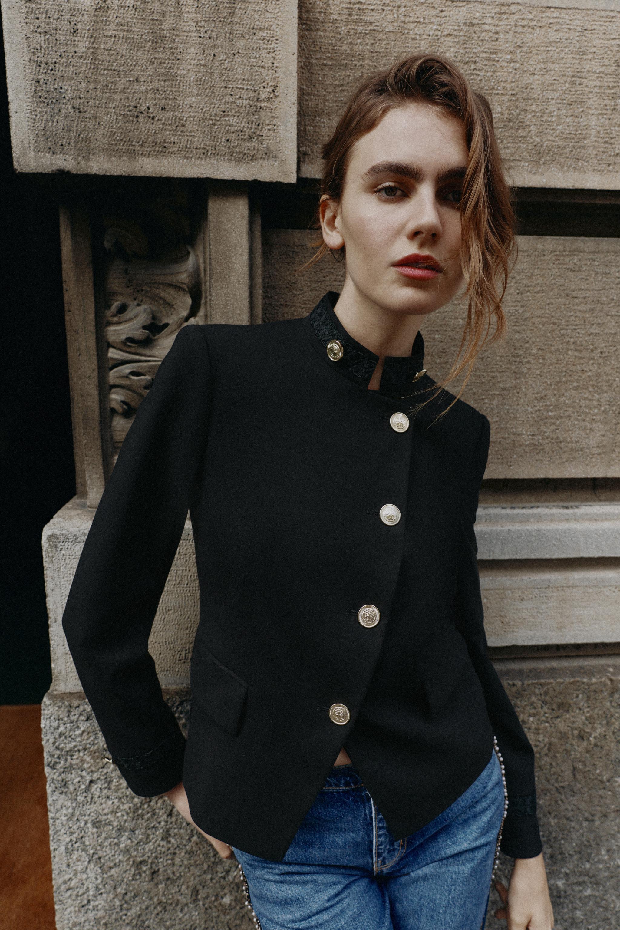 TRIMMED DOUBLE-BREASTED BLAZER