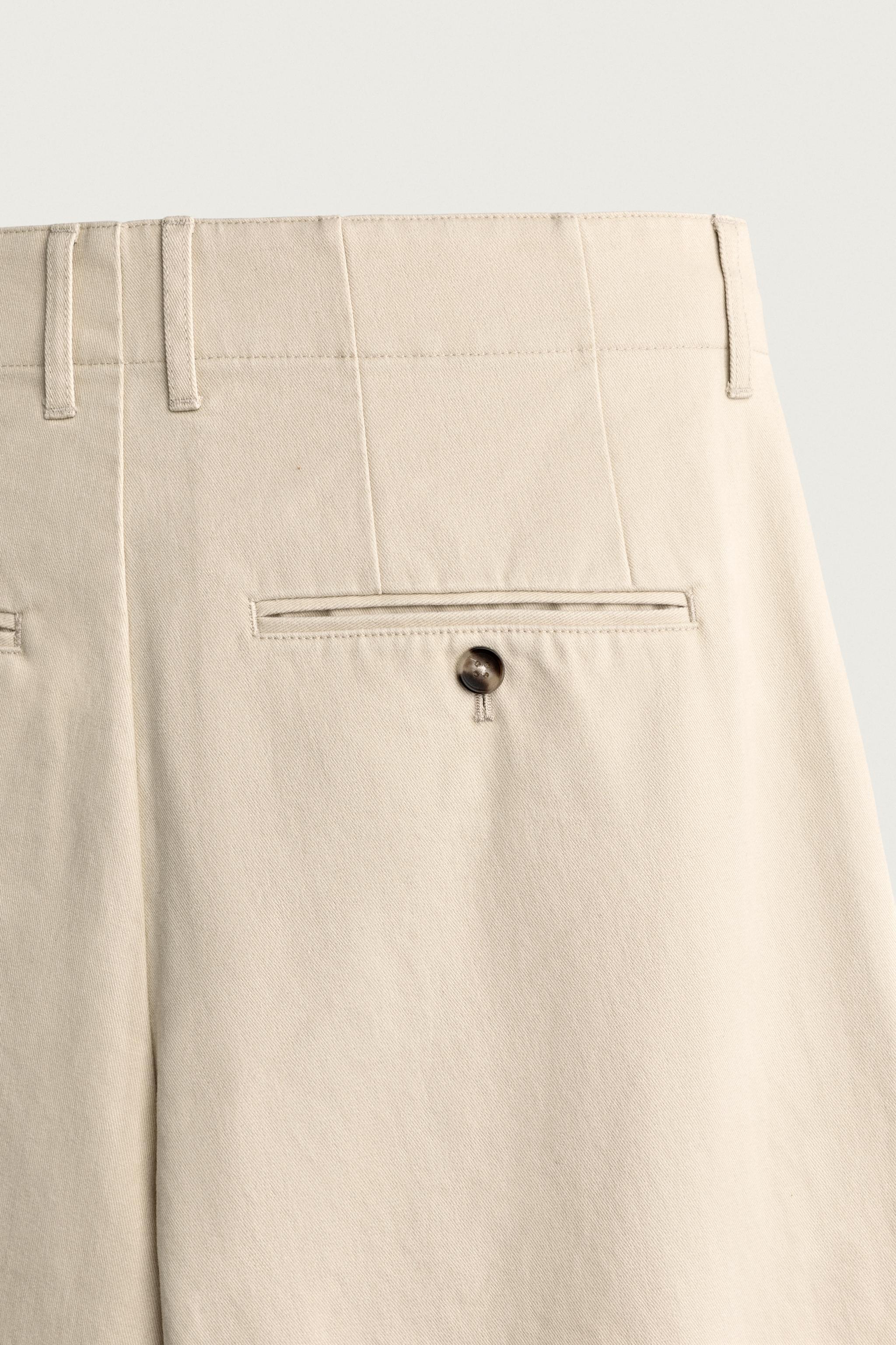 RELAXED FIT PLEATED PANTS