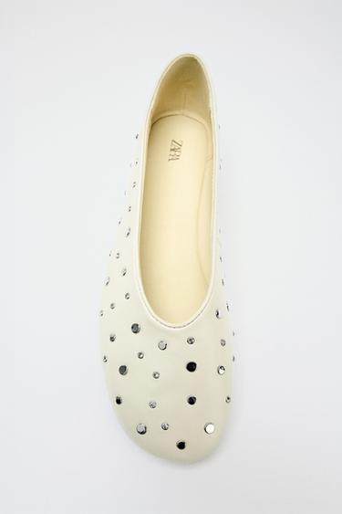 STUDDED LEATHER BALLET FLATS - by Zara