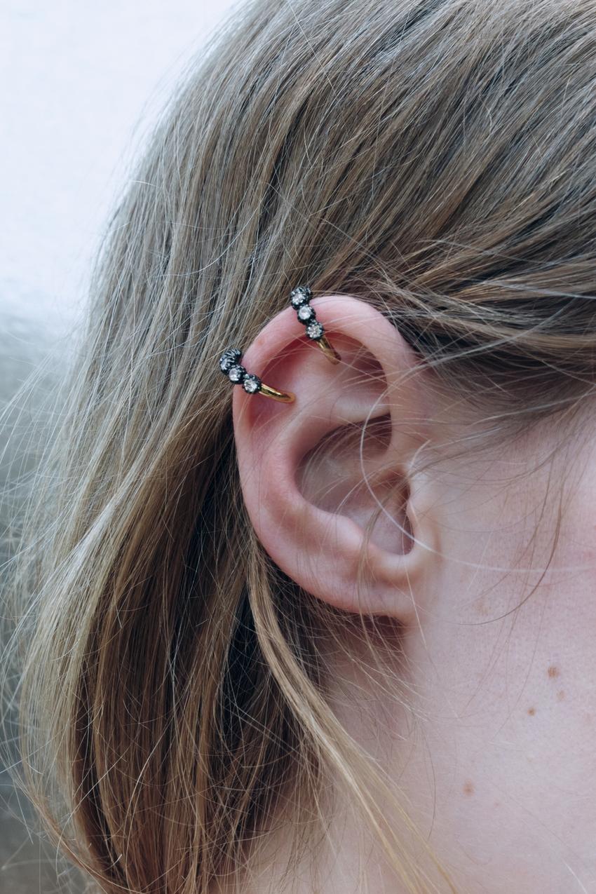 EAR CUFF MIT ZIRKONIASTEINEN LIMITED EDITION - Goldfarben | ZARA 
