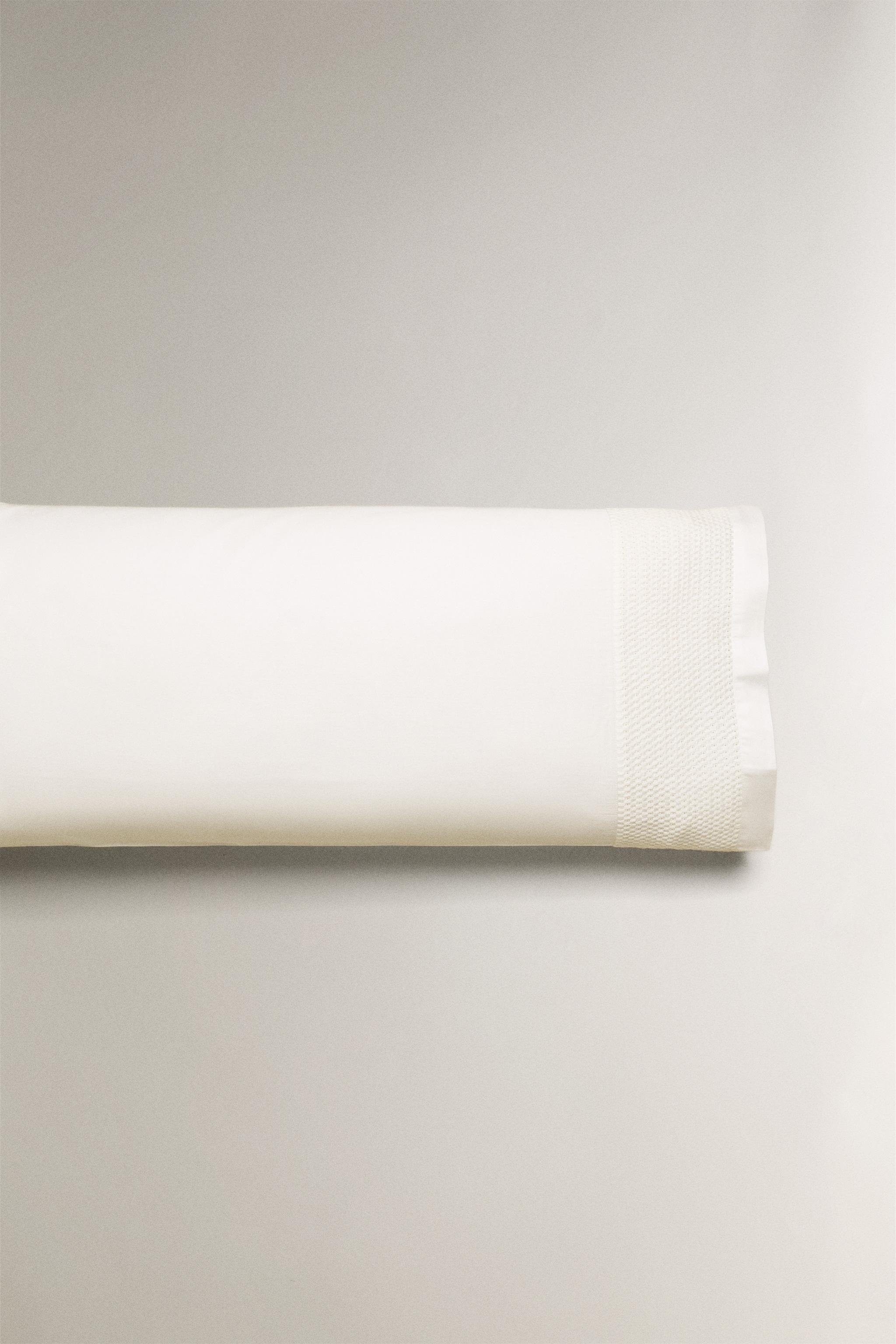 TAIE D’OREILLER SATIN FRISE