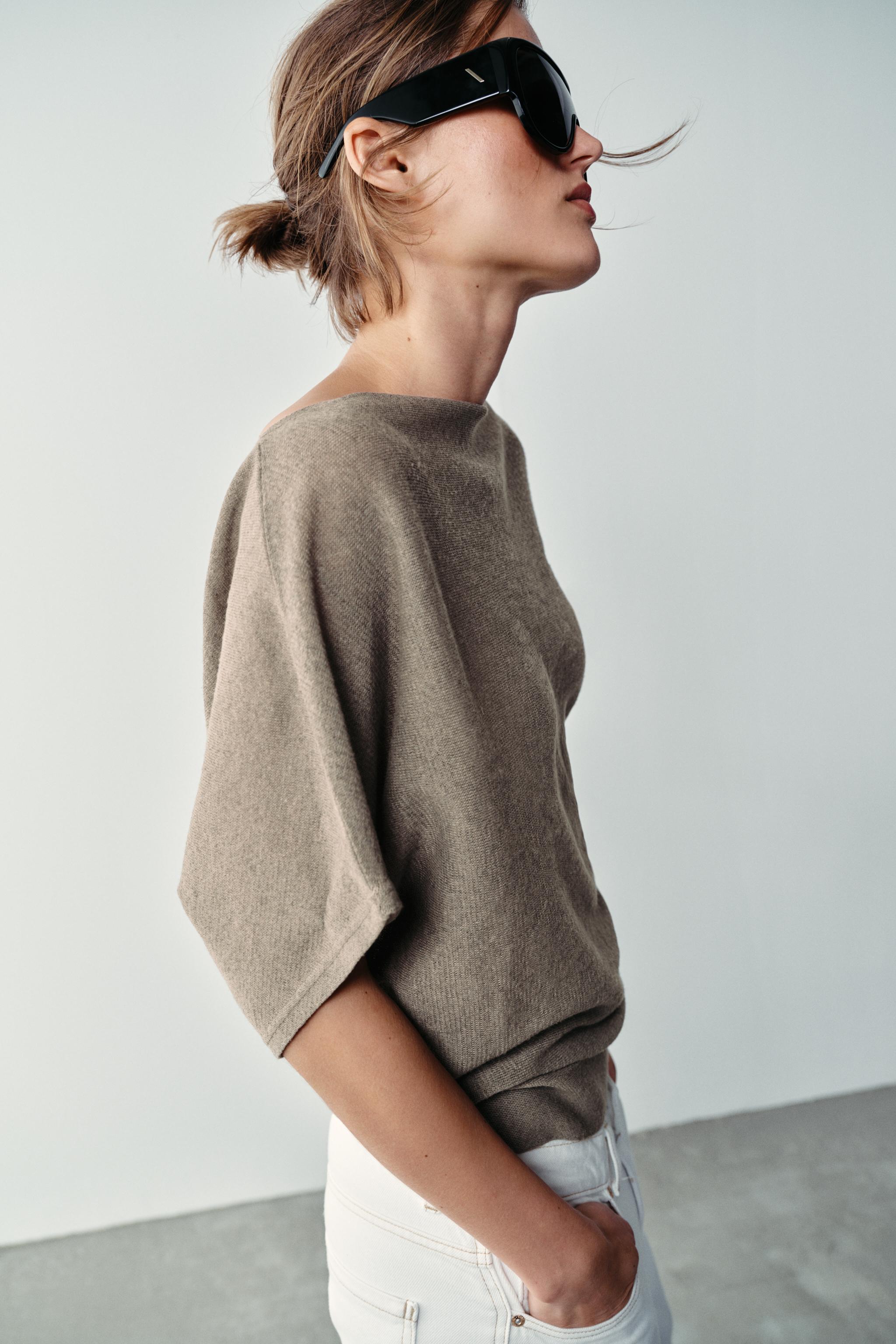 TOP EN MAILLE À DÉCOLLETÉ FLUIDE DANS LE DOS
