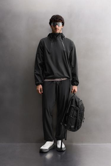 CAZADORA CANGURO CORTAVIENTOS - Negro de Zara