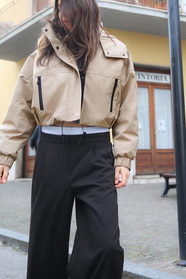 BUNDA CROPPED S KAPUCĺ - Hnědobéžová od Zara