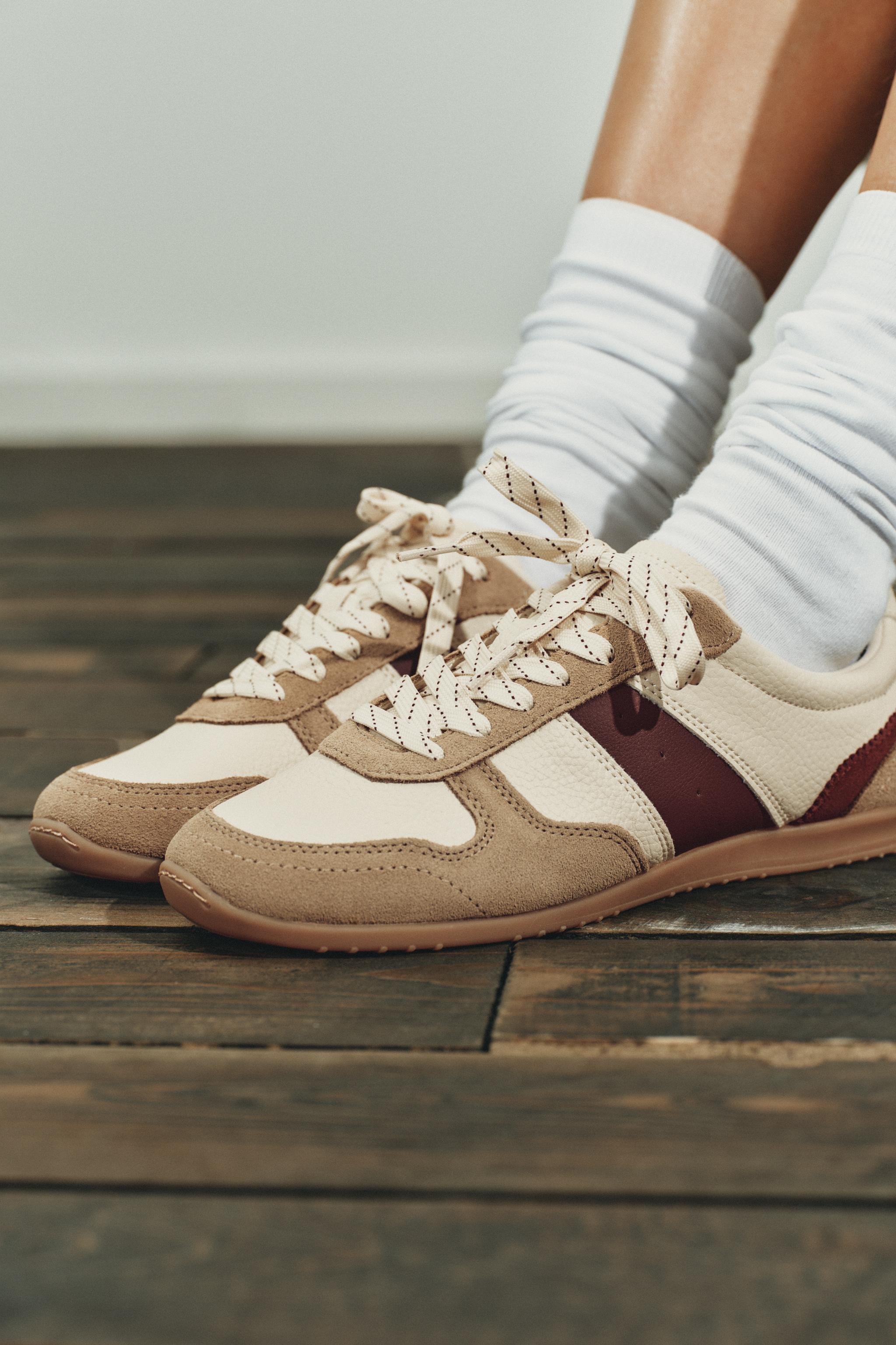 CONTRASTING RUNNING SNEAKERS