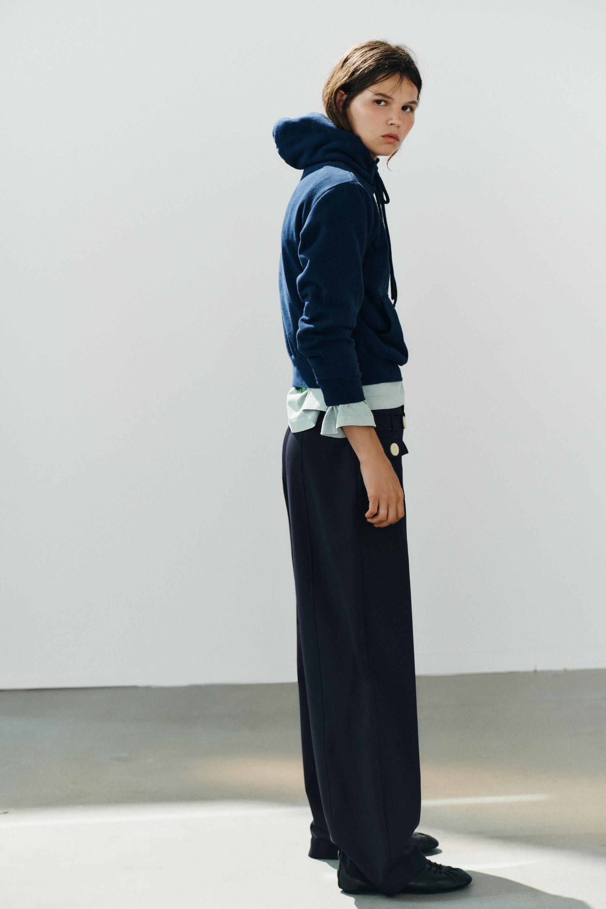 STRAIGHT-LEG TROUSERS WITH CONTRAST BUTTONS