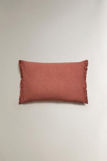 HOUSSE DE COUSSIN RAYURES FRANGES - Framboise de Zara - Image 2