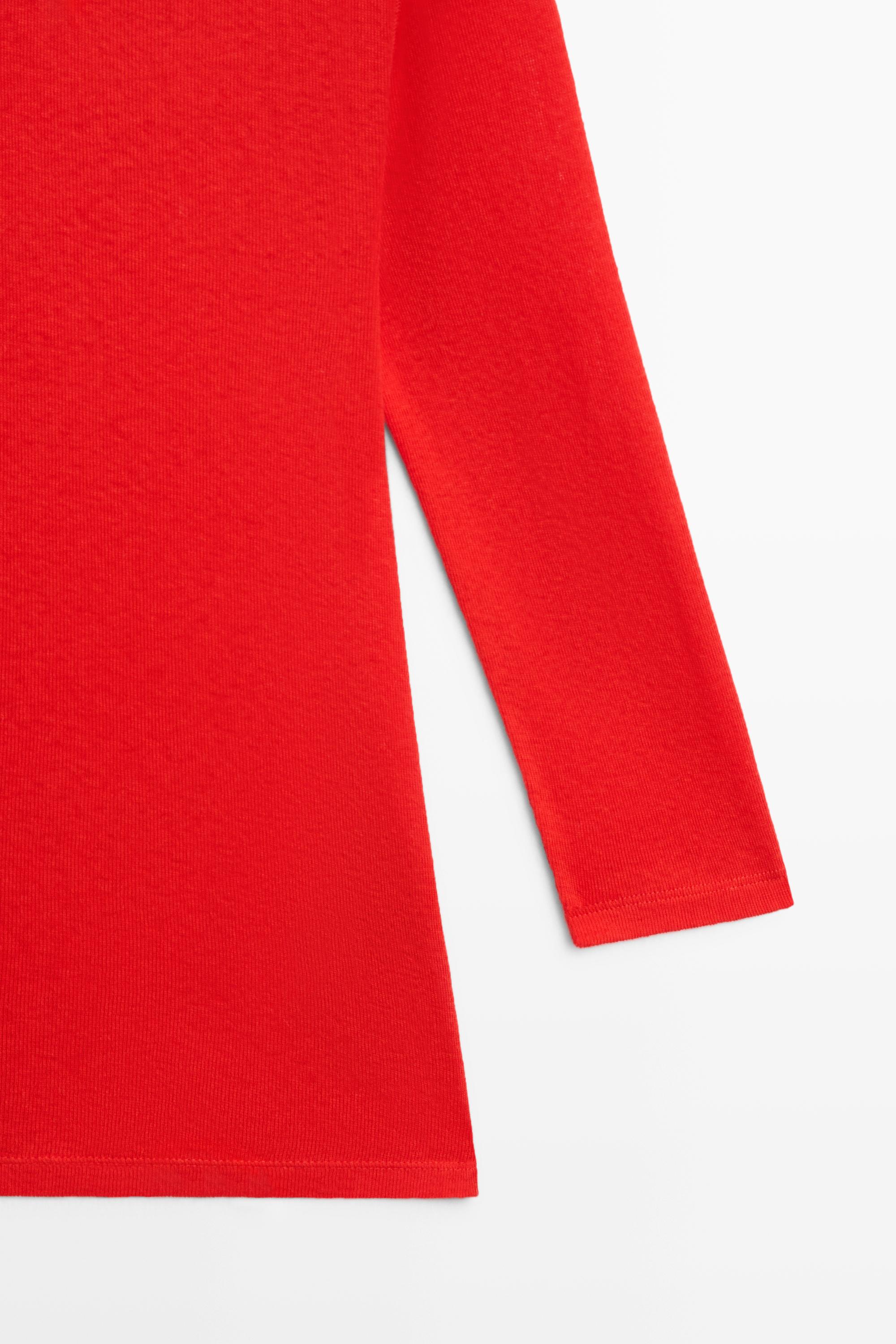 Mock neck elbow-sleeve T-shirt