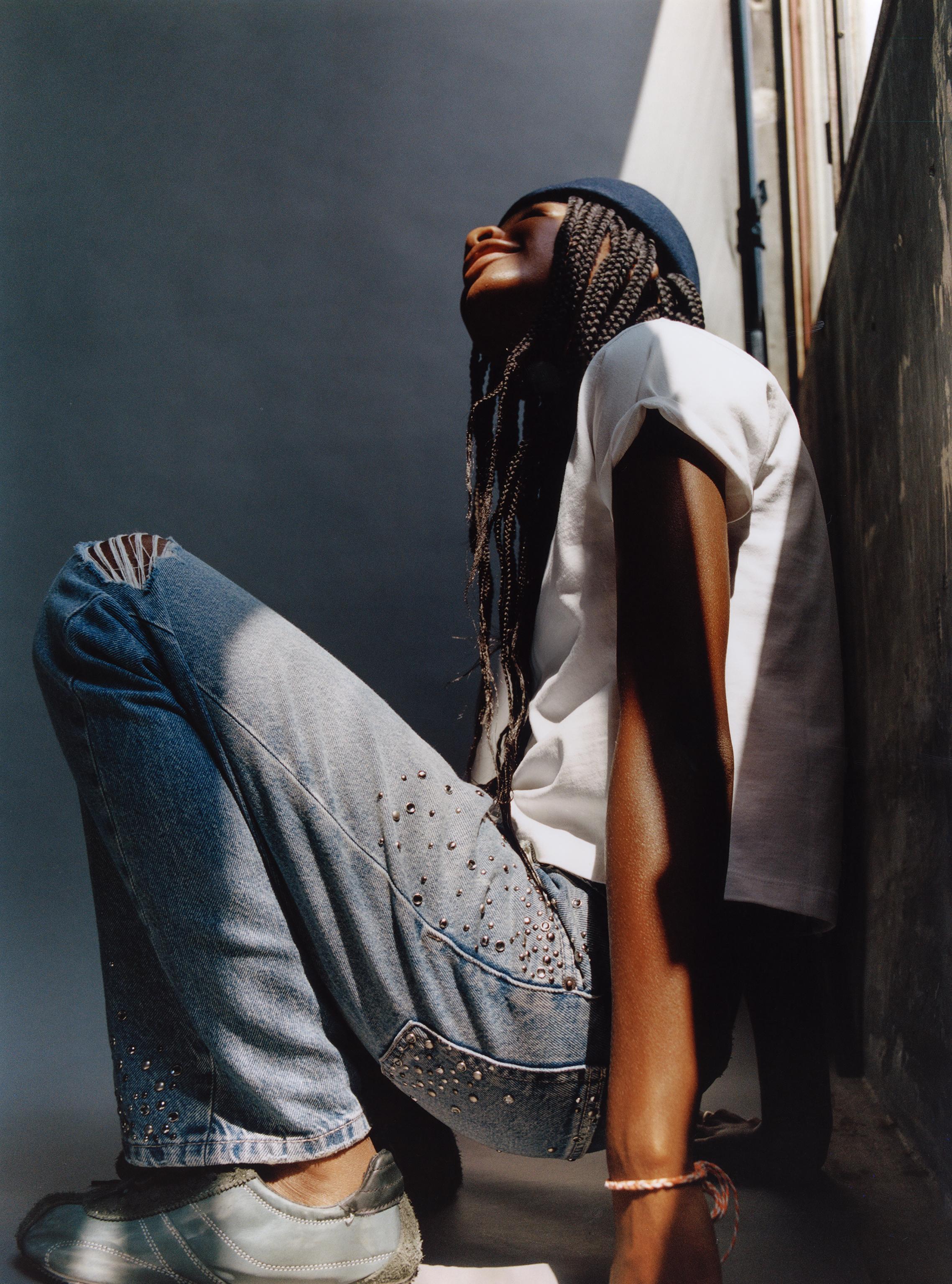 DISTRESSED STUDDED STRAIGHT JEANS — Blue