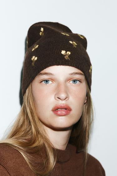 BONNET BEANIE EN MAILLE BRODERIES FLEURS - Marron de Zara - Image 1
