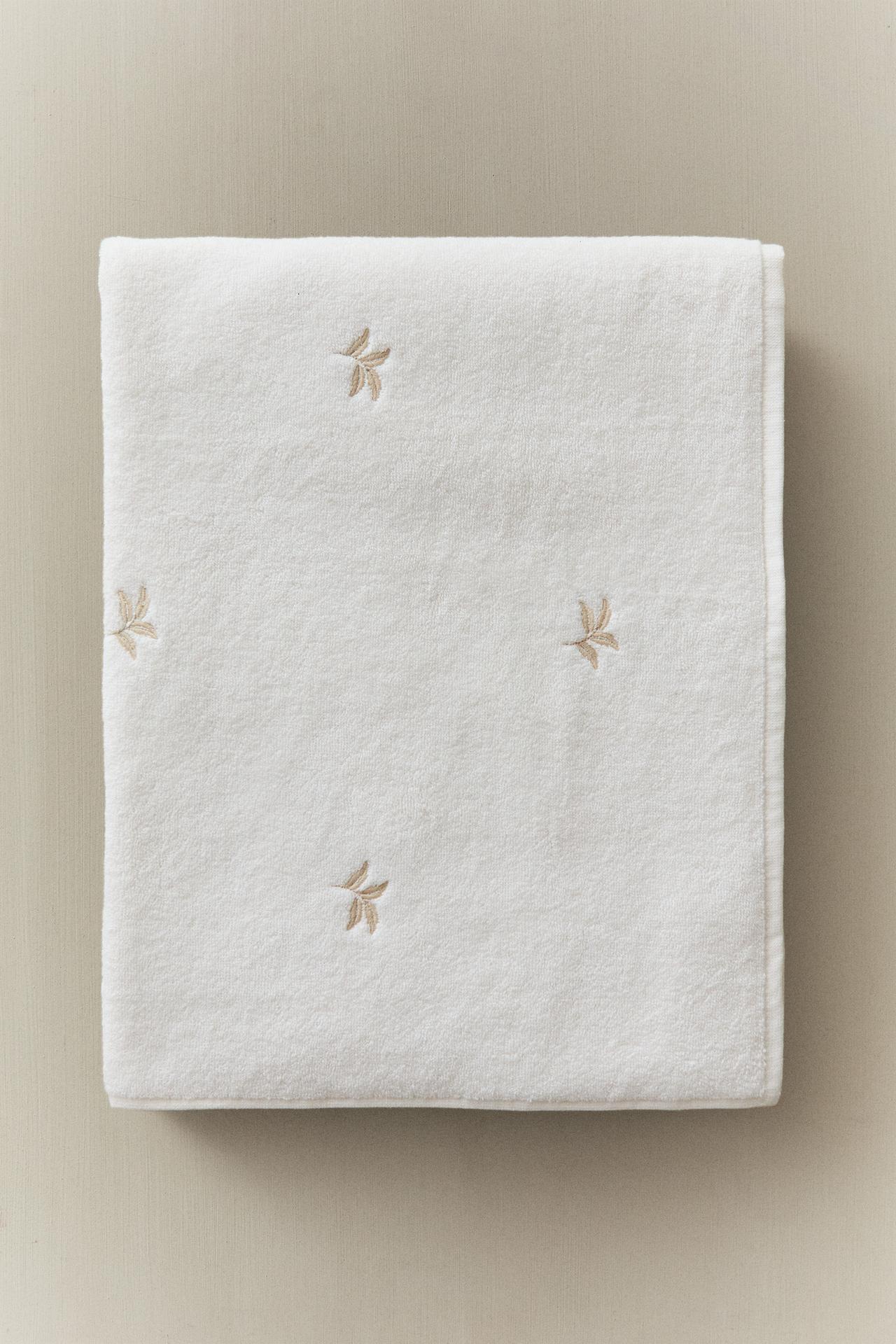 LEAF PRINT COTTON BATH TOWEL — Oyster-white