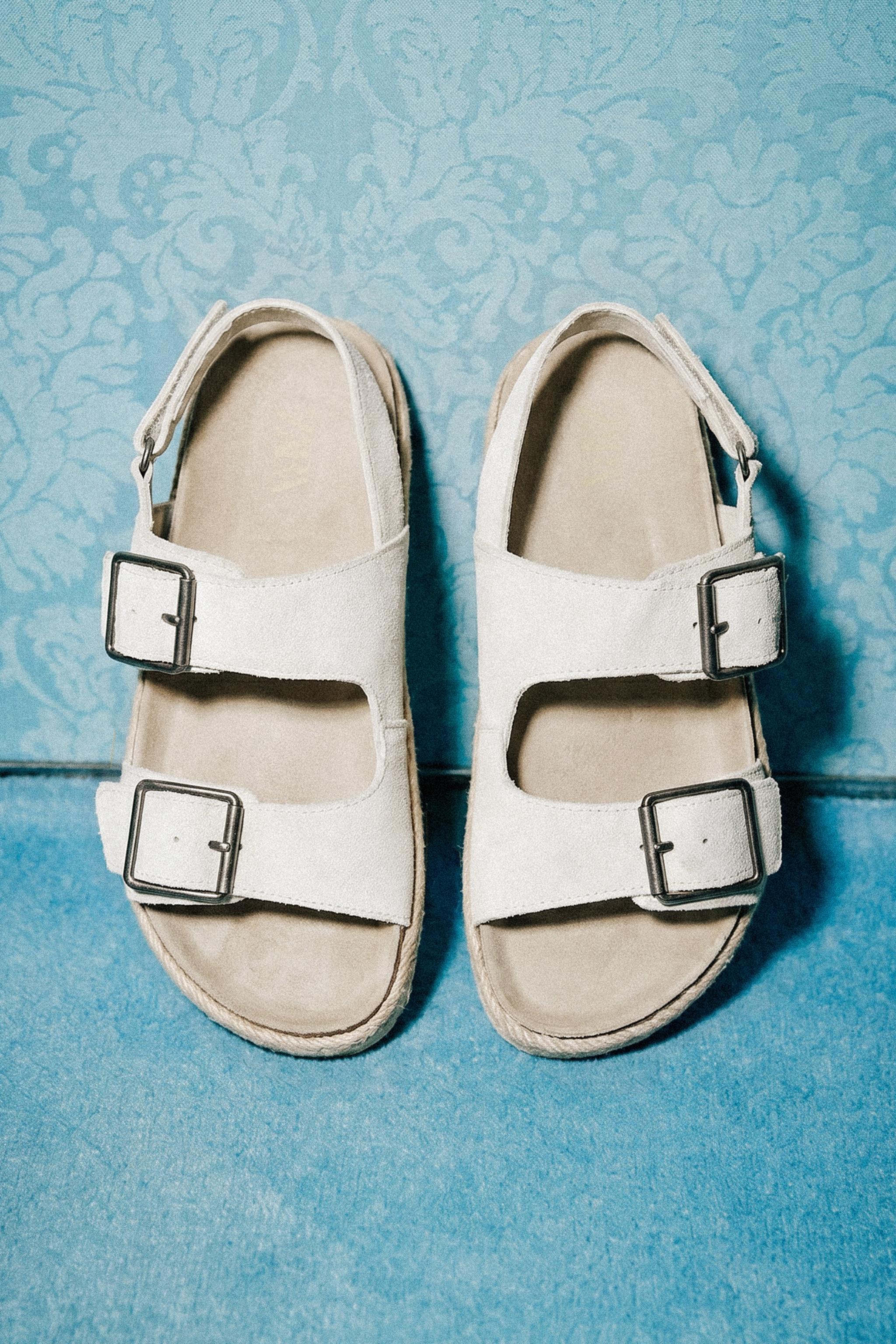 LEATHER BUCKLE SANDALS — Off White