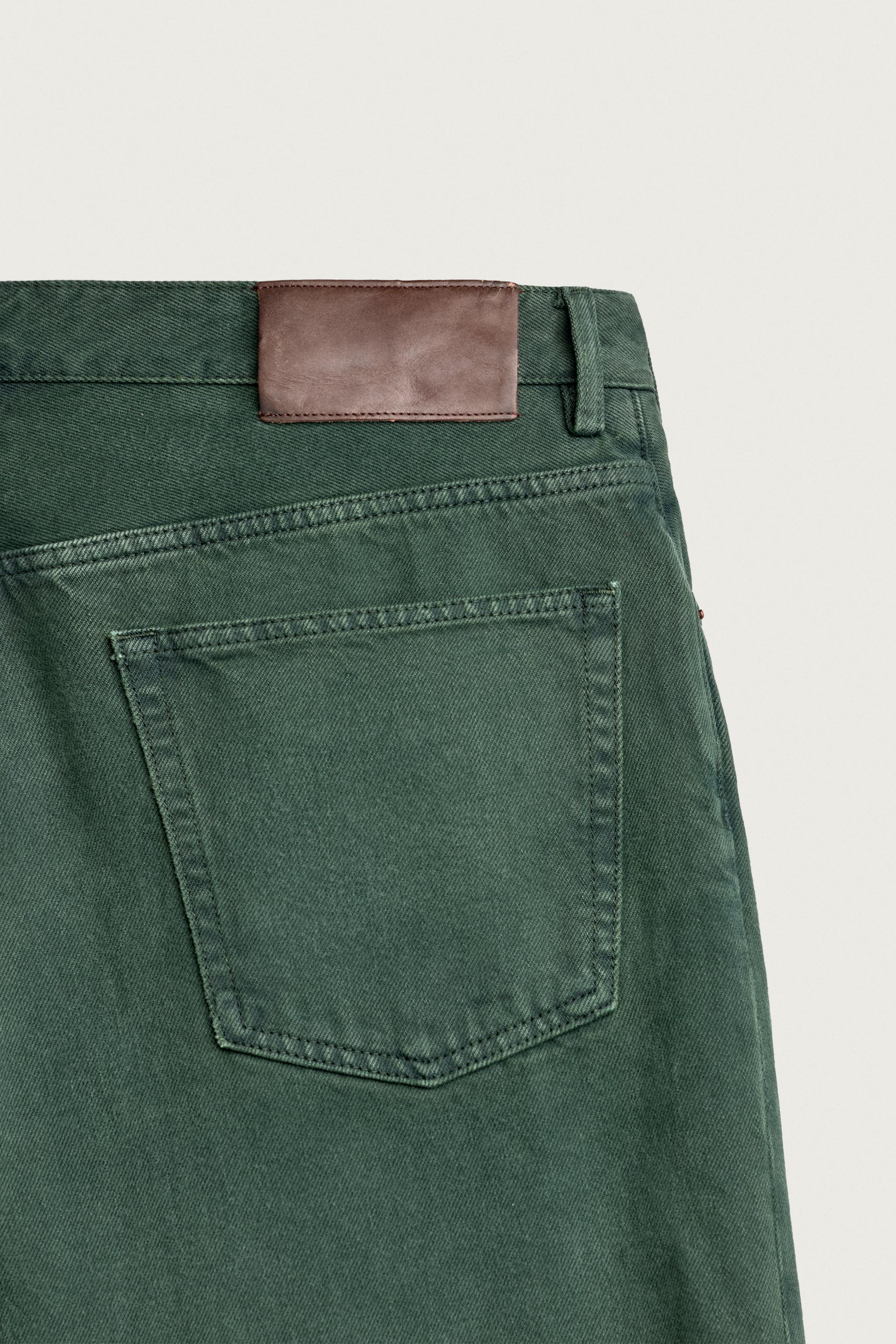 PRESSED CREASE RELAXED FIT JEANS