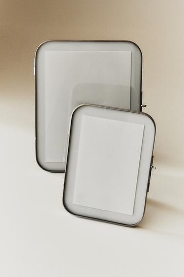 METAL PHOTO FRAME WITH ROUNDED CORNERS - Silver by Zara