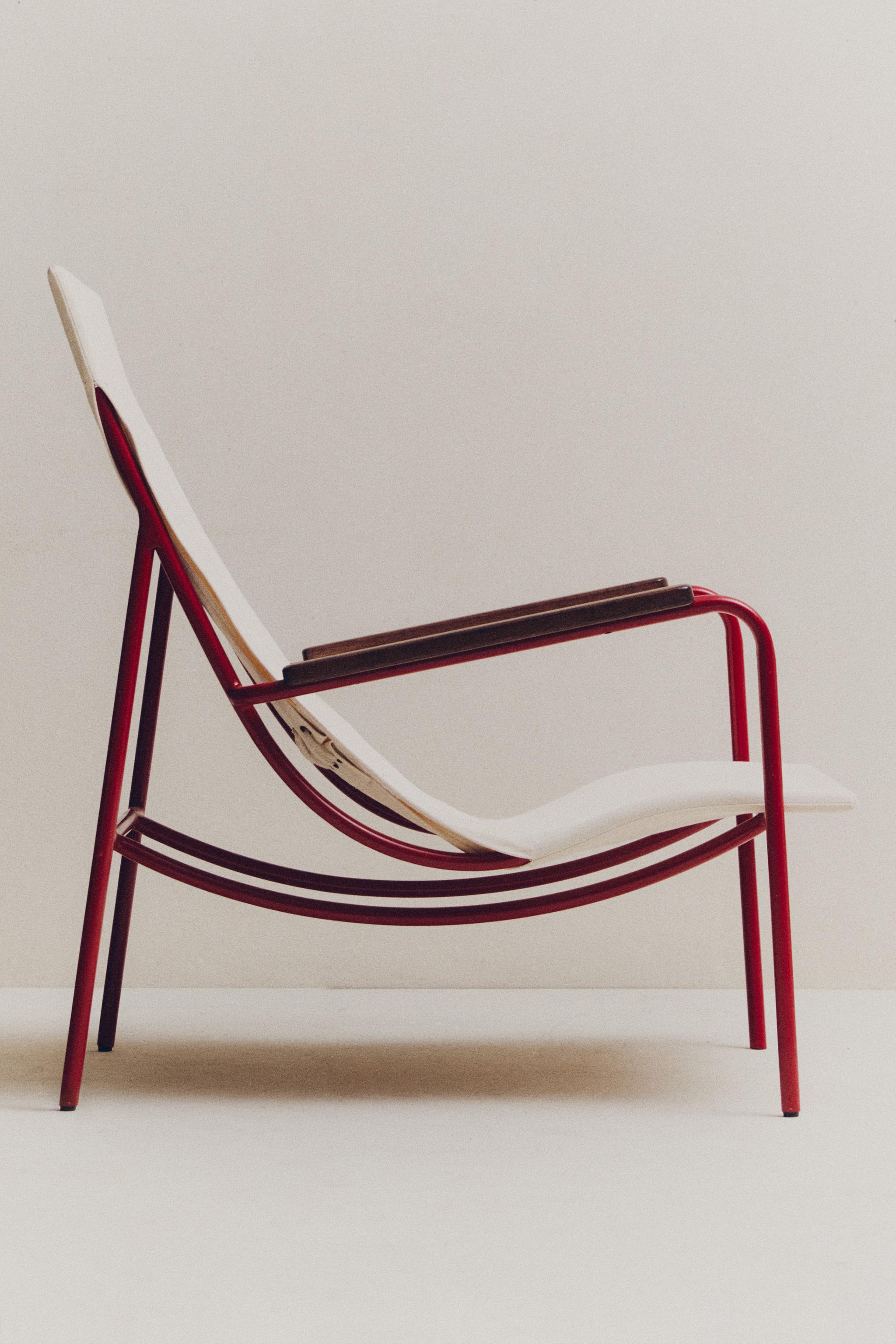 CHAISE STRUCTURE MÉTALLIQUE COULEUR