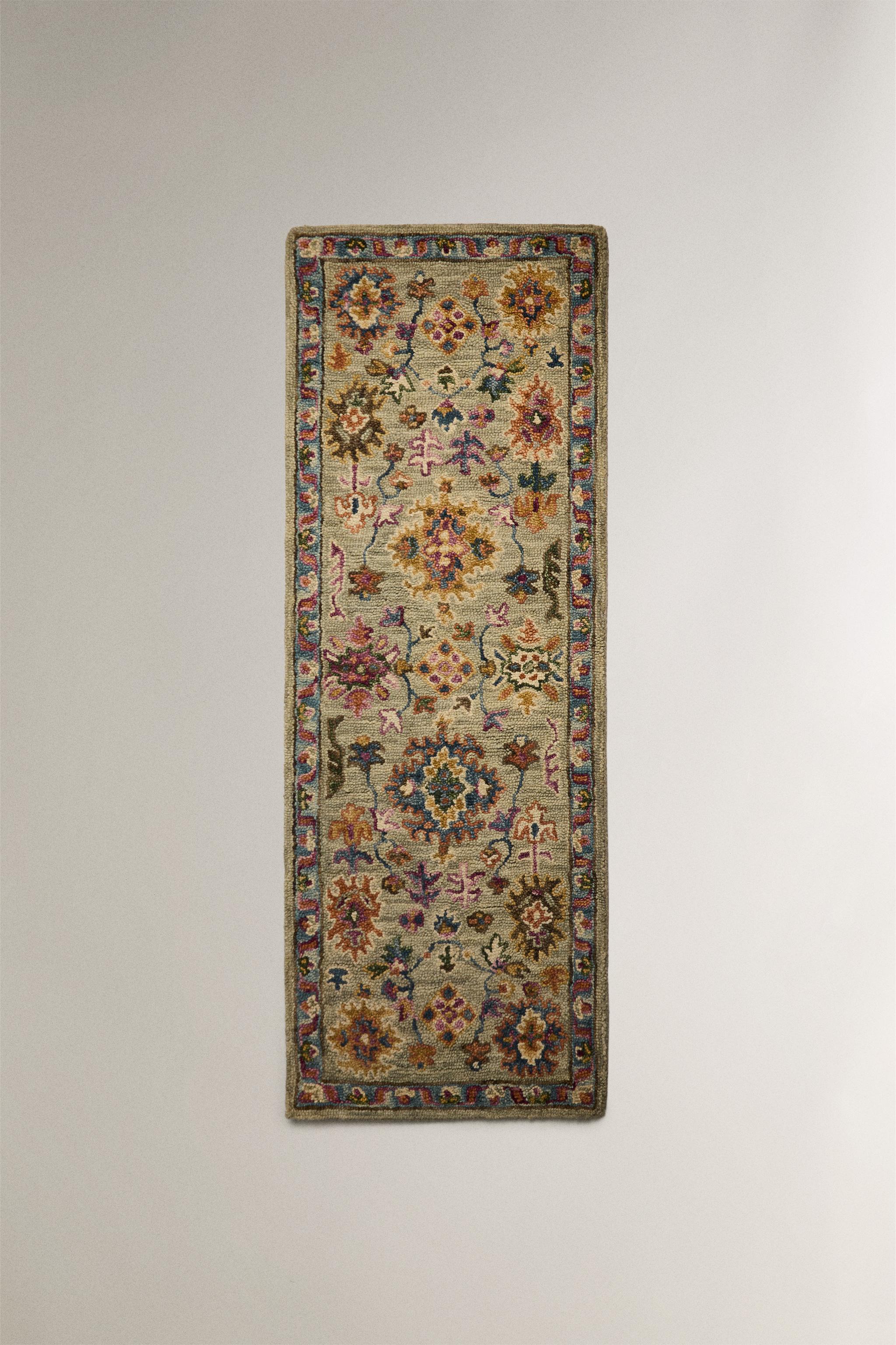 SYMMETRICAL FLORAL PRINT WOOL AREA RUG