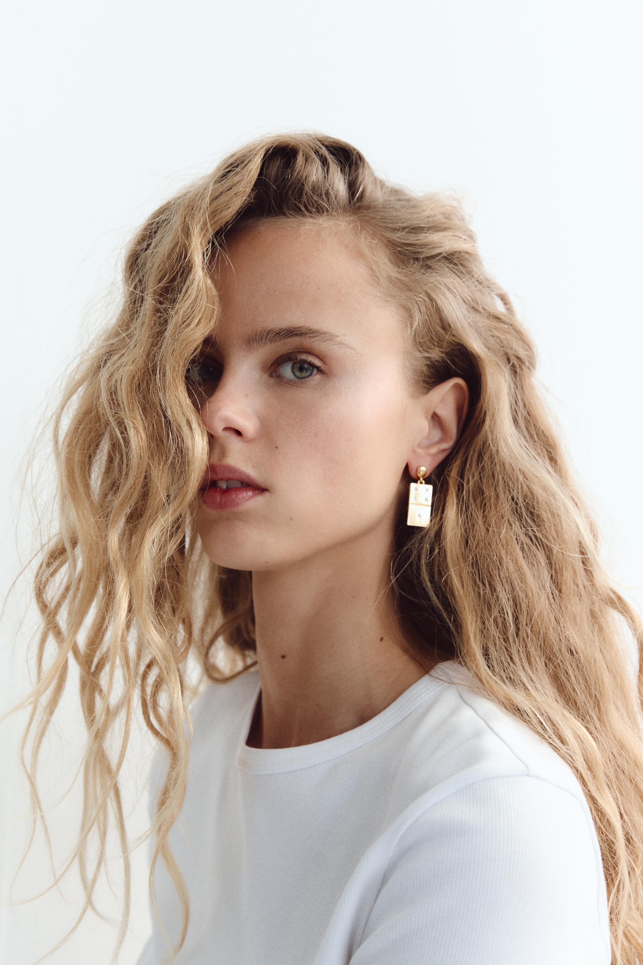 ドミノピアス - ゴールド | ZARA Japan / 日本