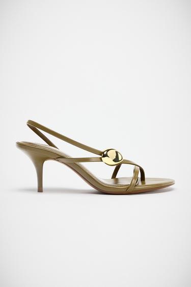 SANDALIA TACÓN TIRAS PIEZA METÁLICA - Verde Caqui de Zara
