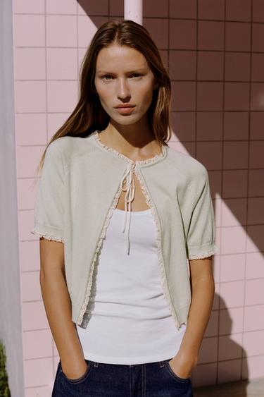 GILET EN MAILLE AVEC NŒUD ET DENTELLE - Vert pastel de Zara