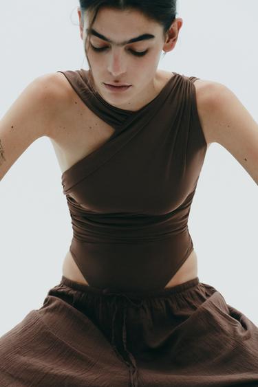 BODY DRAPÉ ASYMÉTRIQUE EN TULLE - Marron foncé de Zara - Image 3