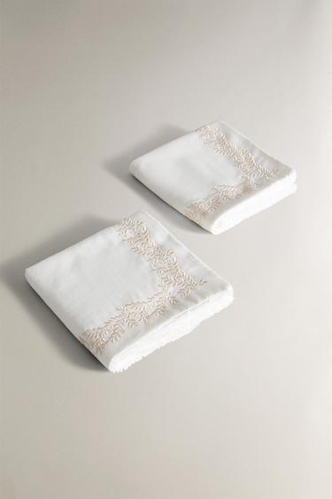 LOT SERVIETTES INVITÉS BRODERIE VÉGÉTALE (LOT DE 2) - Blanc cassé de Zara - Image 2