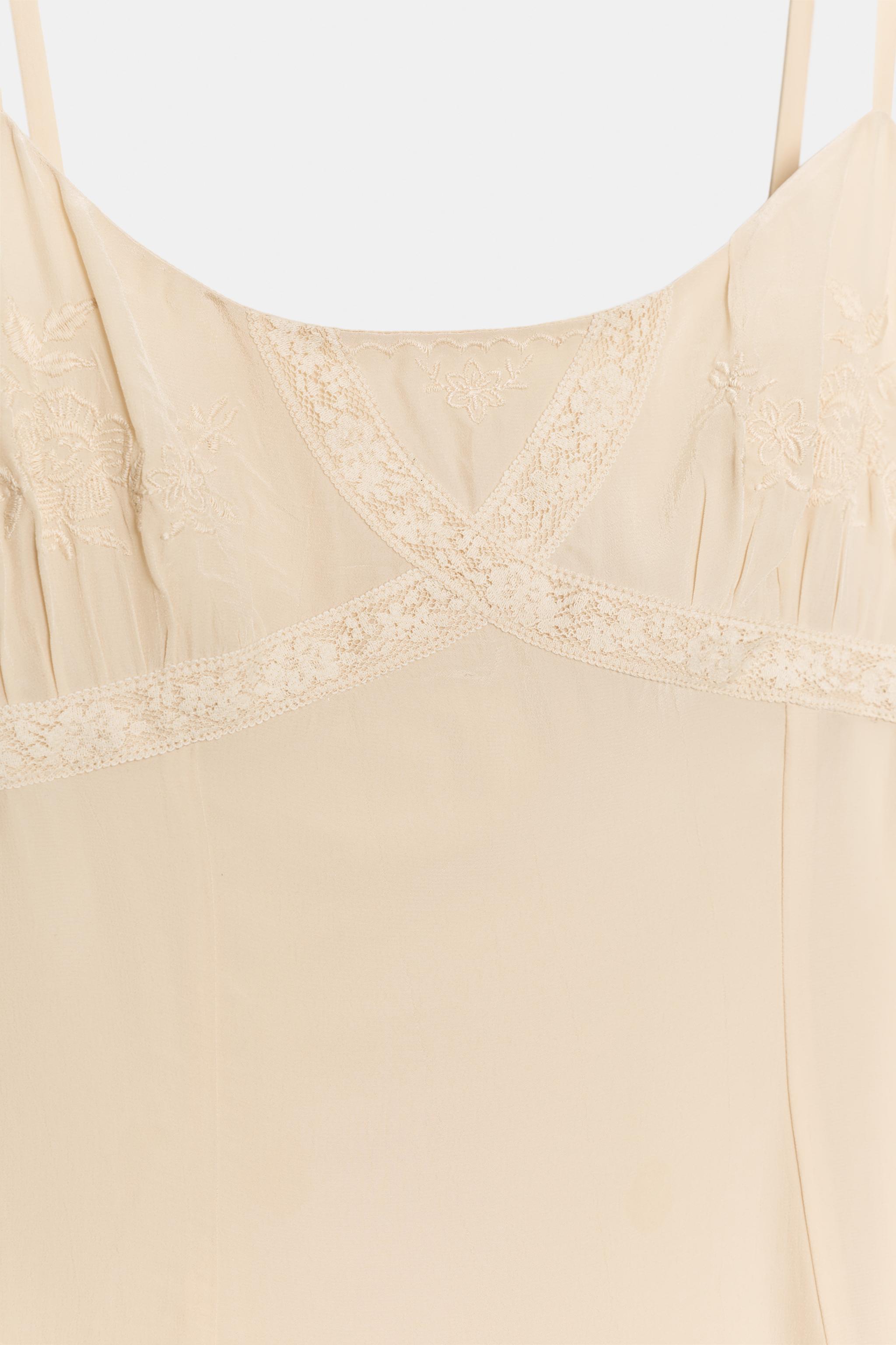 ROBE STYLE LINGERIE BRODÉE