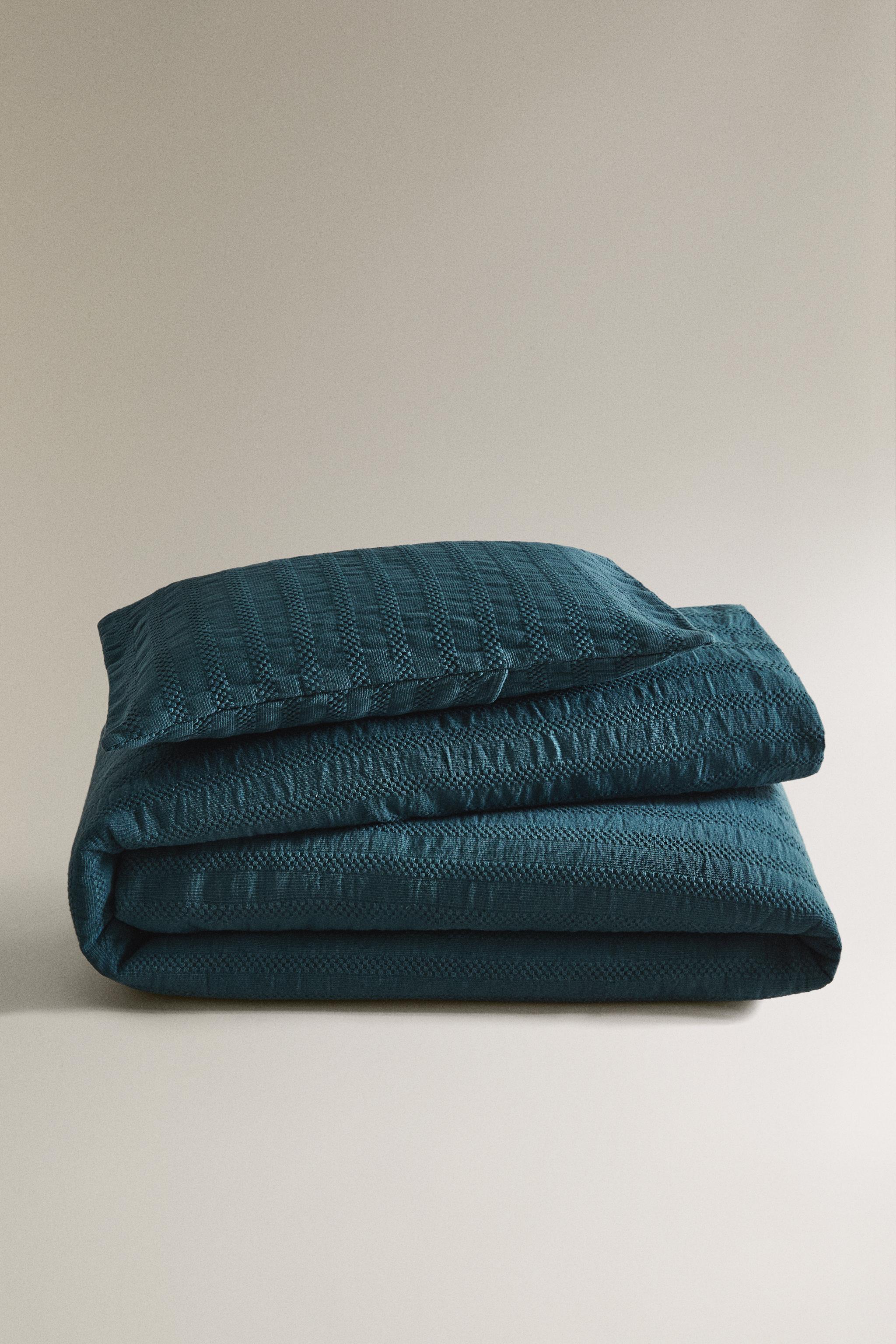 KIDS STRIPED TEXTURED BEDSPREAD