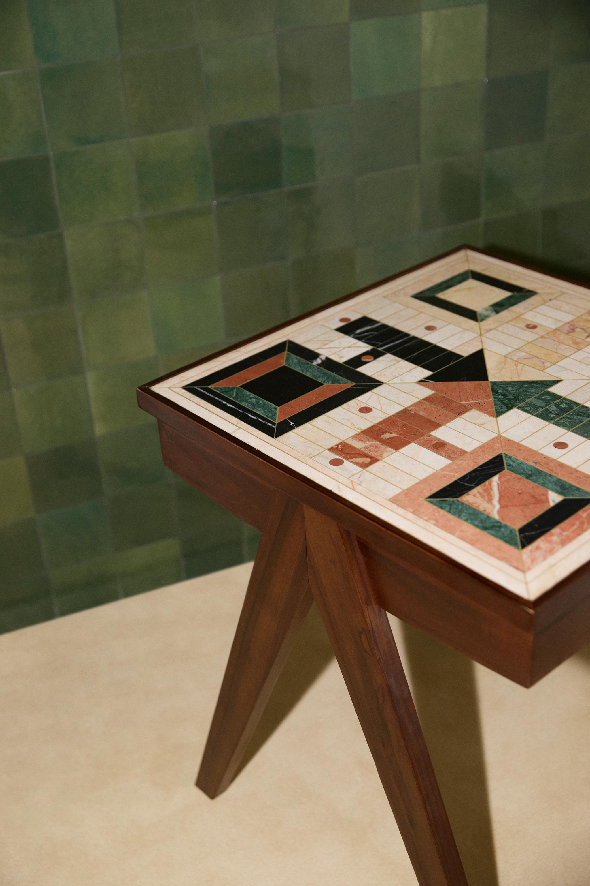 MARBLE PARCHIS SIDE TABLE — Dark brown