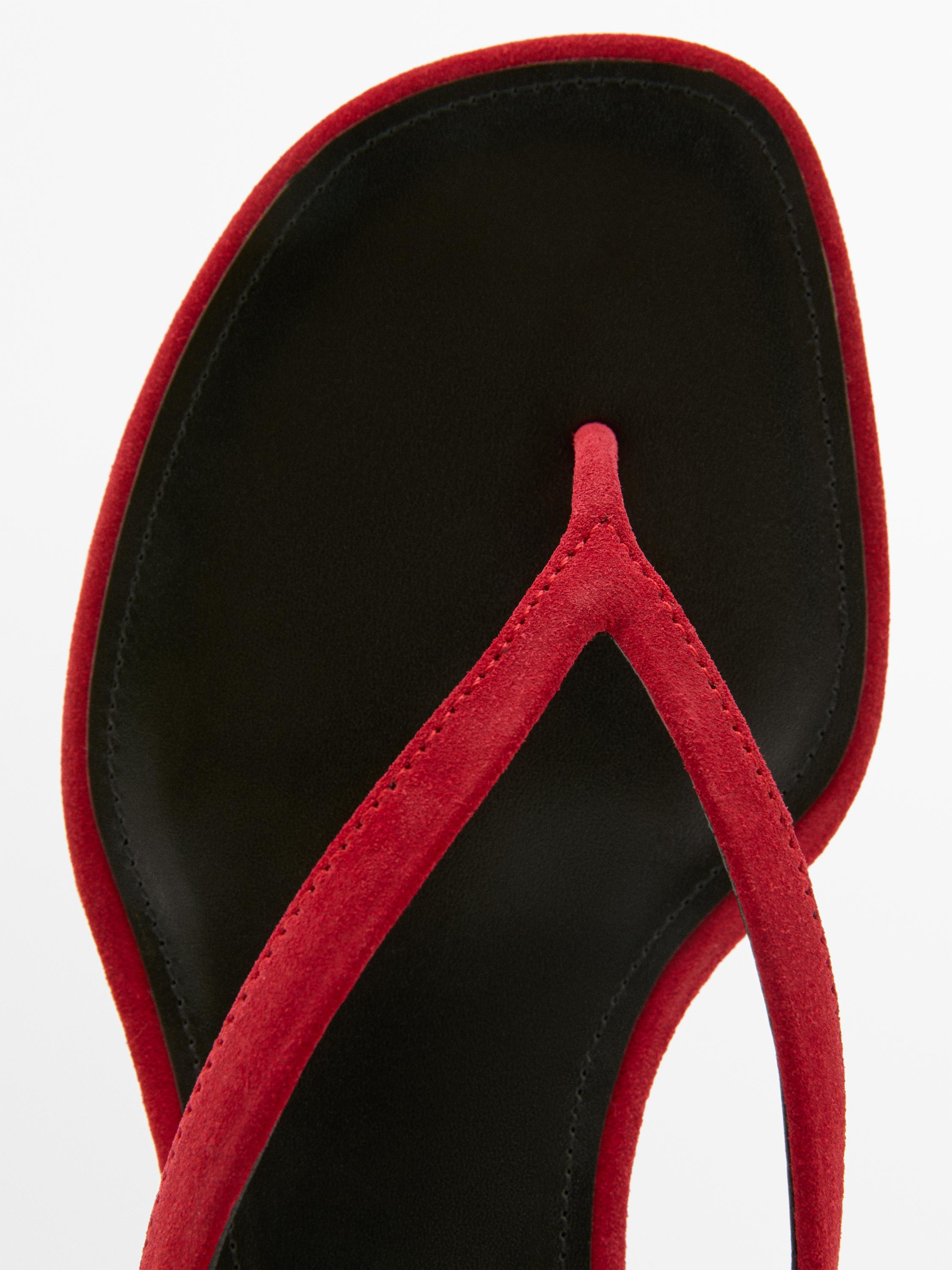 Mid-heel sandals with toe divider