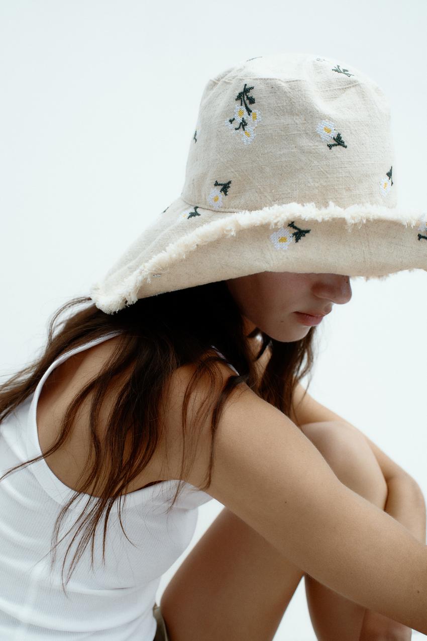 GORRO BUCKET BORDADO FLORES