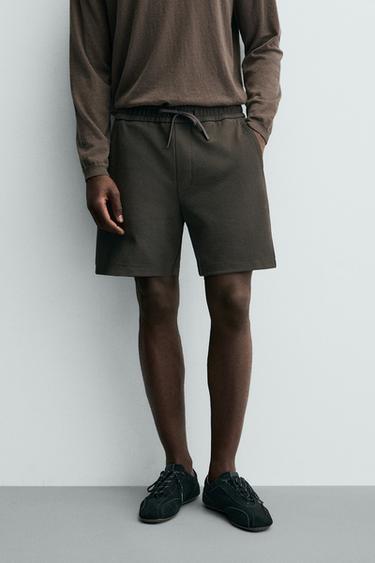 COMFORT TEXTURED BERMUDA SHORTS - Dark brown by Zara