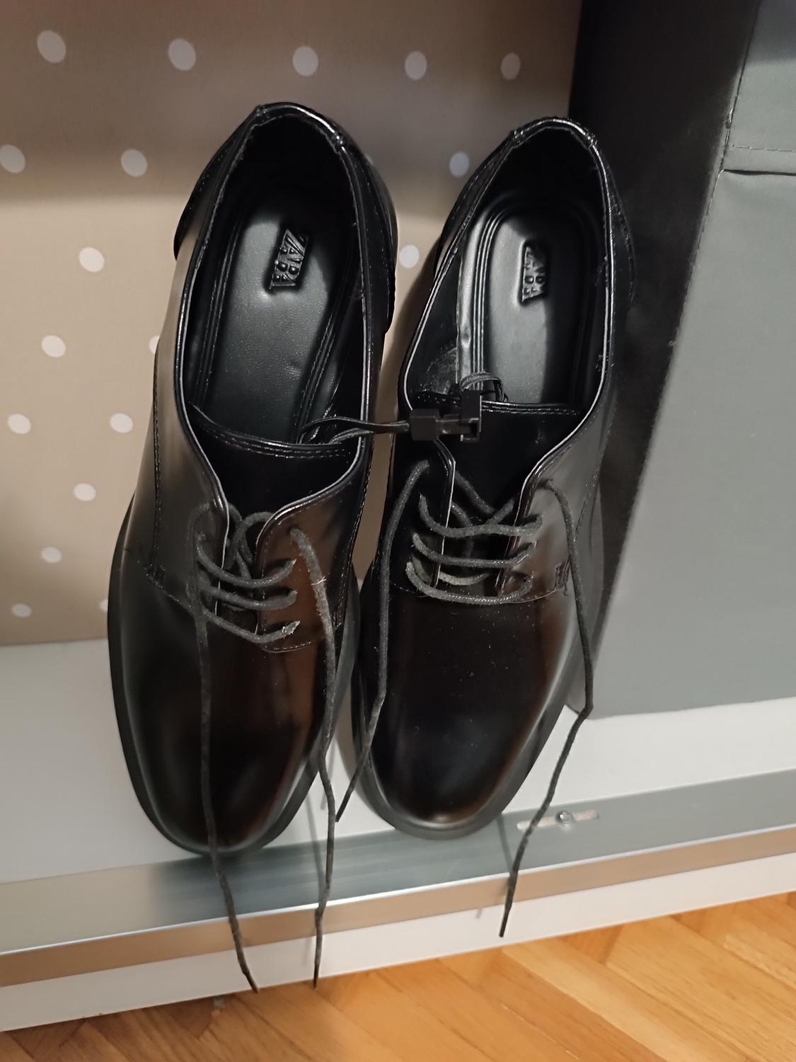 FLAT LACE-UP SHOES