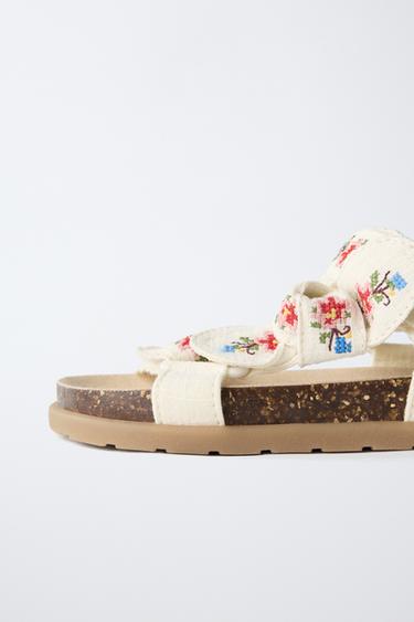 SANDALES BRODÉES AVEC NŒUD - Blanc écru de Zara - Image 5