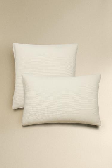 ミニワッフルコットン ピローケースオフホワイト0Zaraのミニワッフルコットン ピローケース - オフホワイト - 画像 0