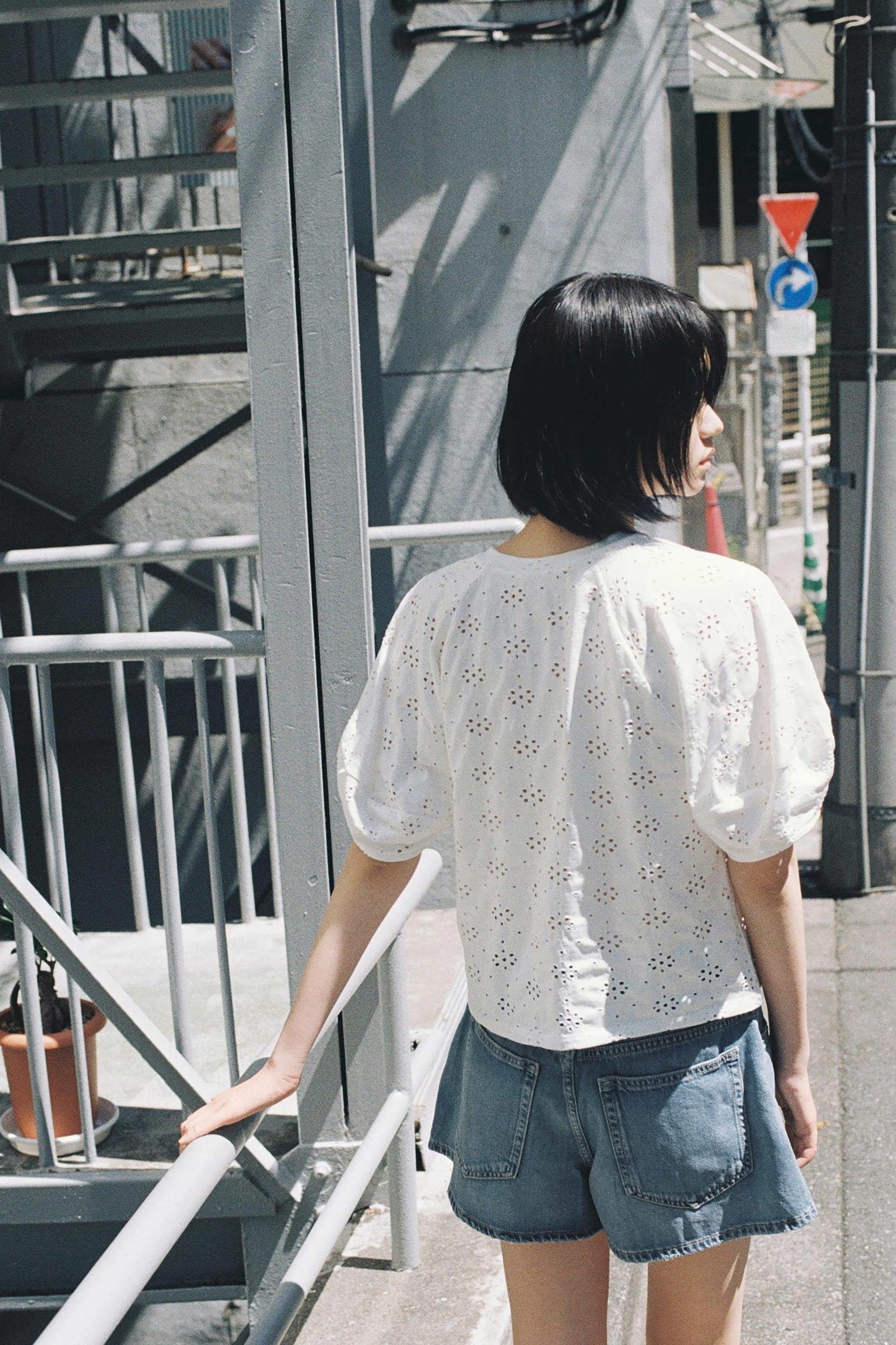 今年の流行 おすすめ ZARA パンチング刺繍入りＴシャツ パンチング刺繍入りTシャツ - オフホワイト | ZARA Japan / 日本
