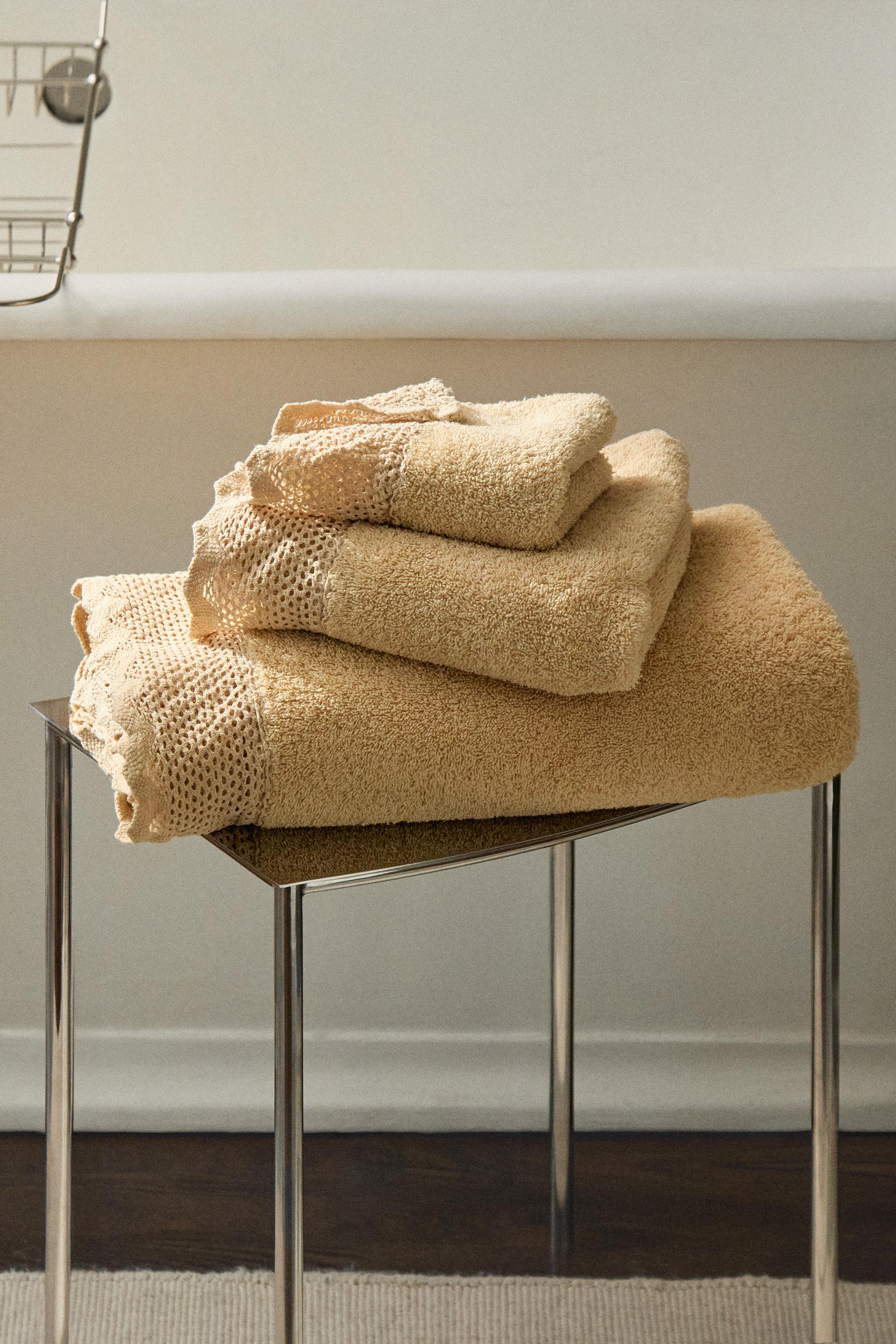SERVIETTE DE BAIN DÉTAIL DENTELLE