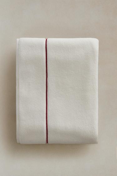 EMBROIDERED TRIM BATH TOWEL - Burgundy by Zara