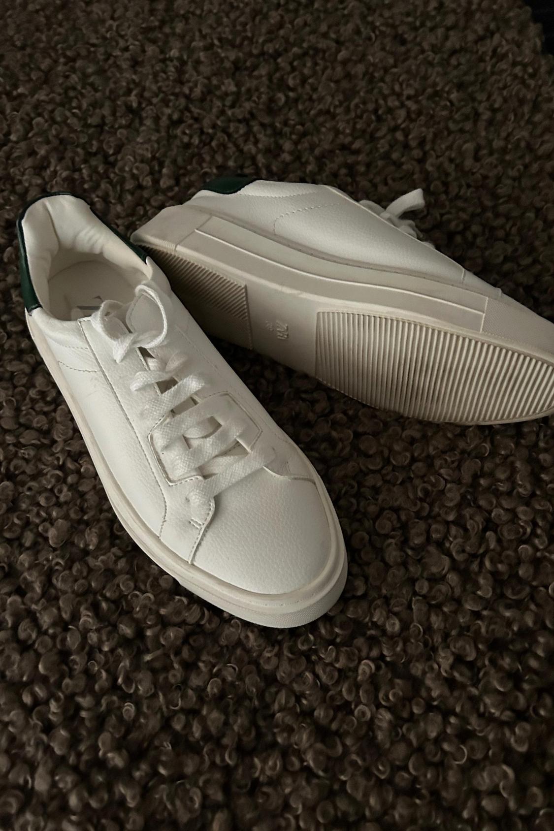 TRAINERS WITH BACK PIECE - Image 2