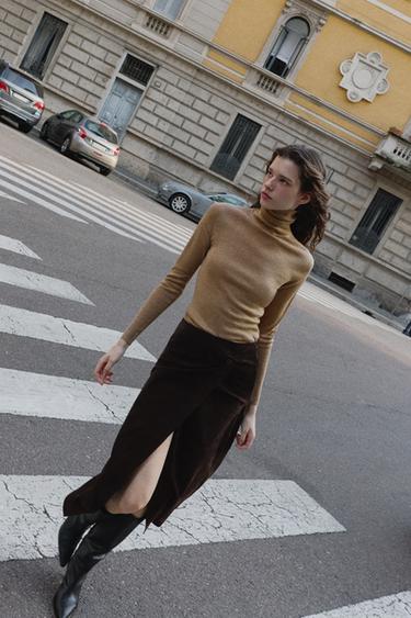 PULL AVEC LAINE À COL MONTANT - Camel clair de Zara - Image 3