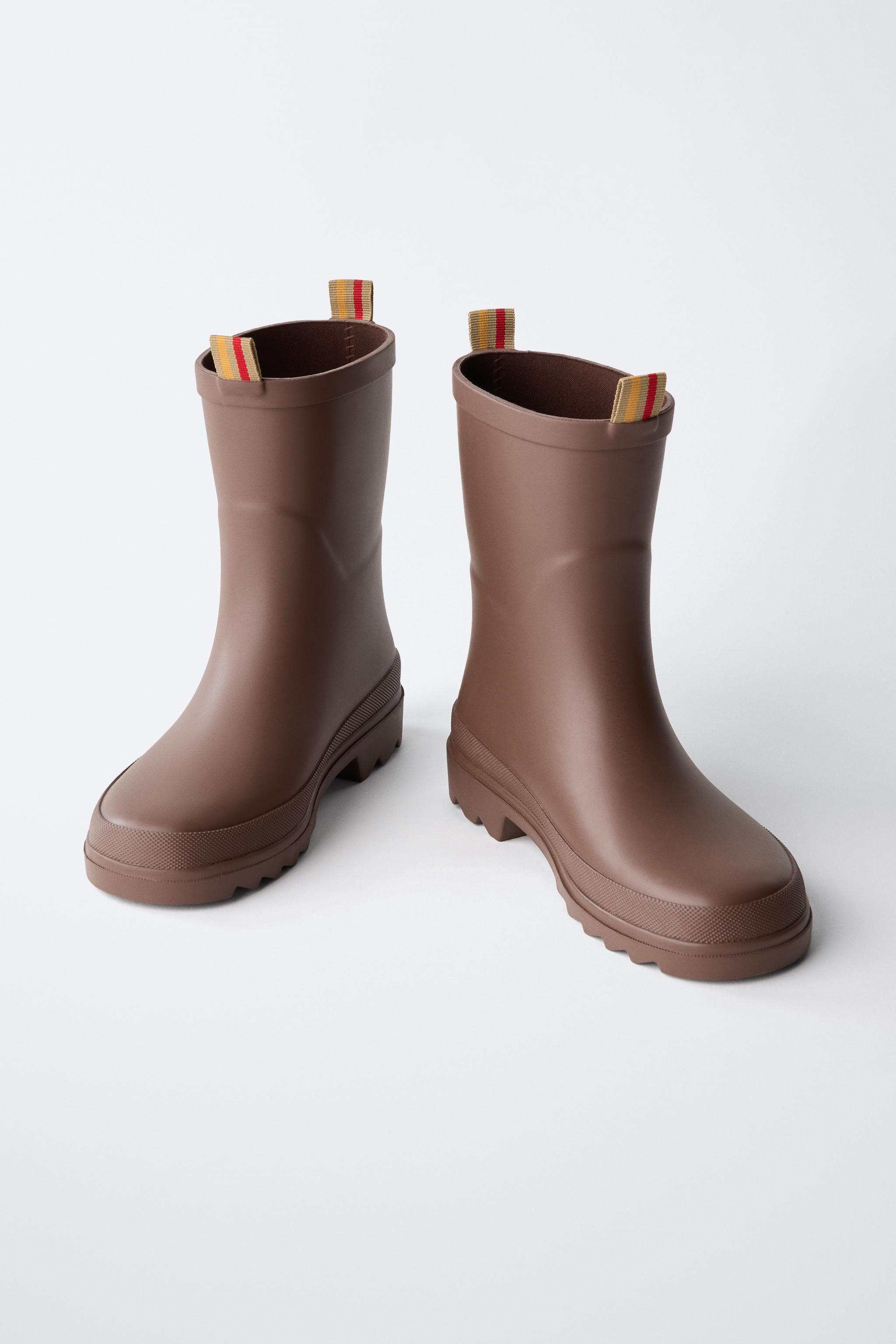 BASIC RAIN BOOTS