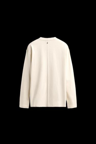 HEAVYWEIGHT T-SHIRT MIT LANGEN ÄRMELN UND NIETEN - Cremefarben von Zara
