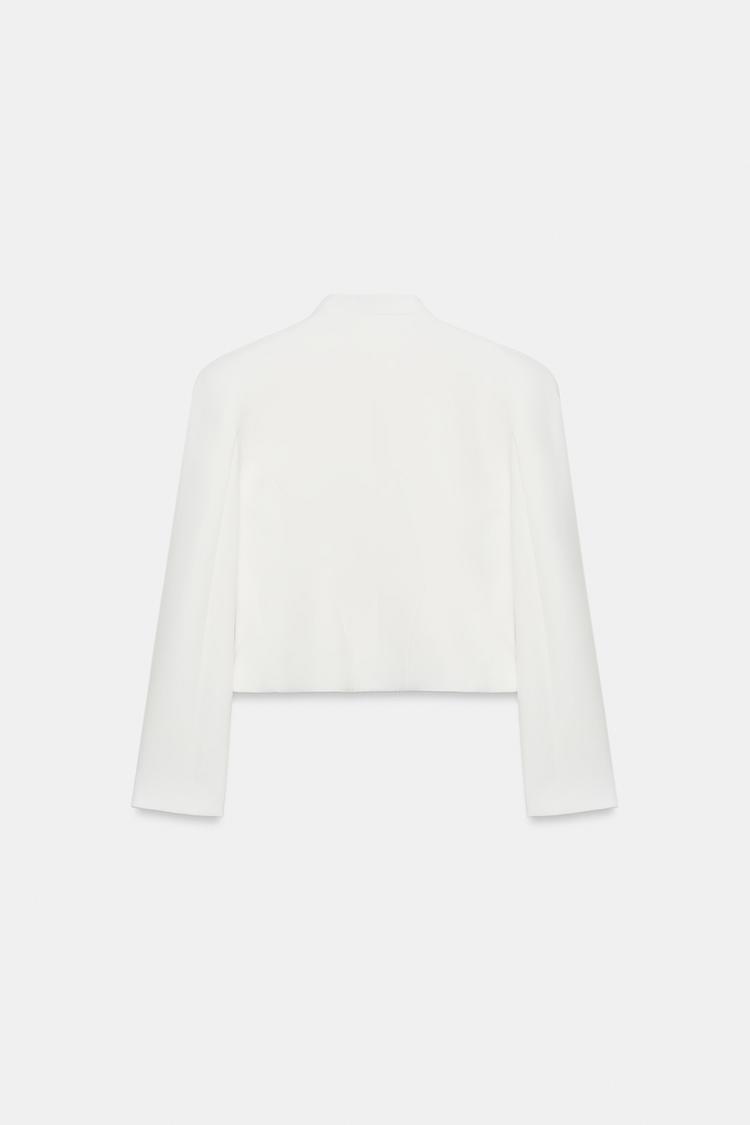 Blazer entallado con hombreras y botones 7