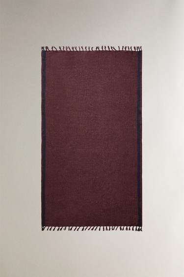 TOALHA DE BANHO TIPO PAREÔ DE PRAIA EM LINHO LISTRADO COM FRANJAS - Grená da Zara