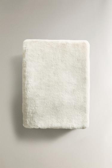 MANTA PELO - Blanco roto de Zara