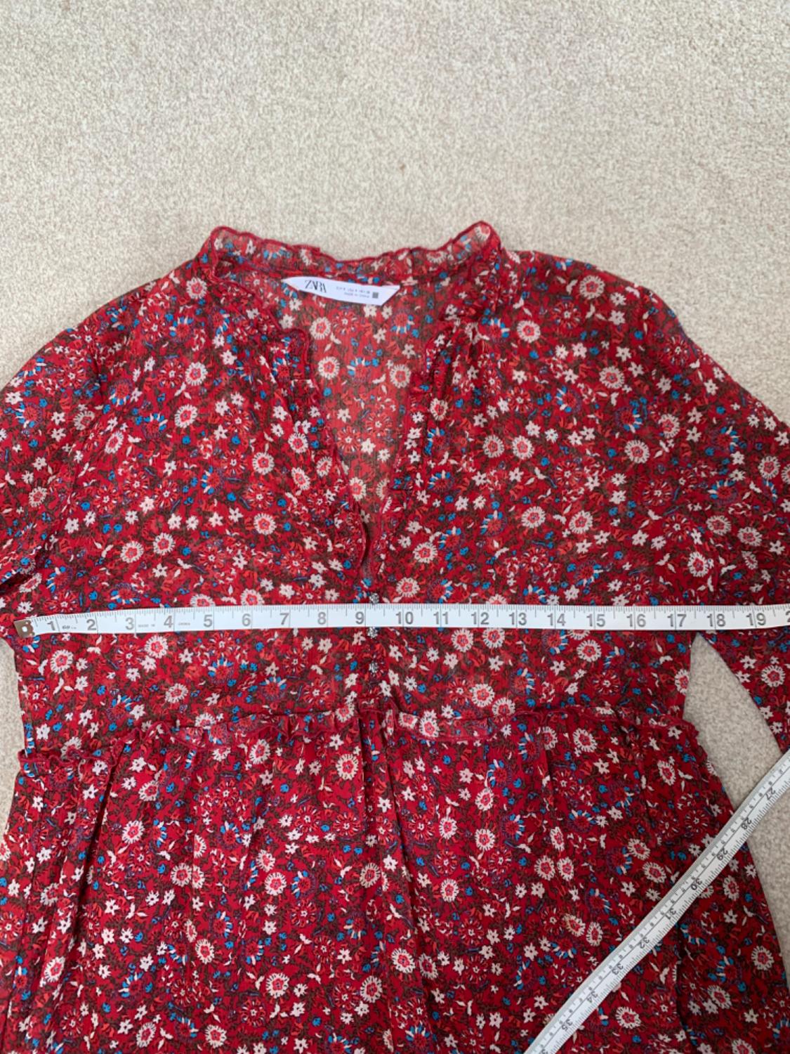 PRINTED DRESS WITH GEM BUTTONS - Image 5