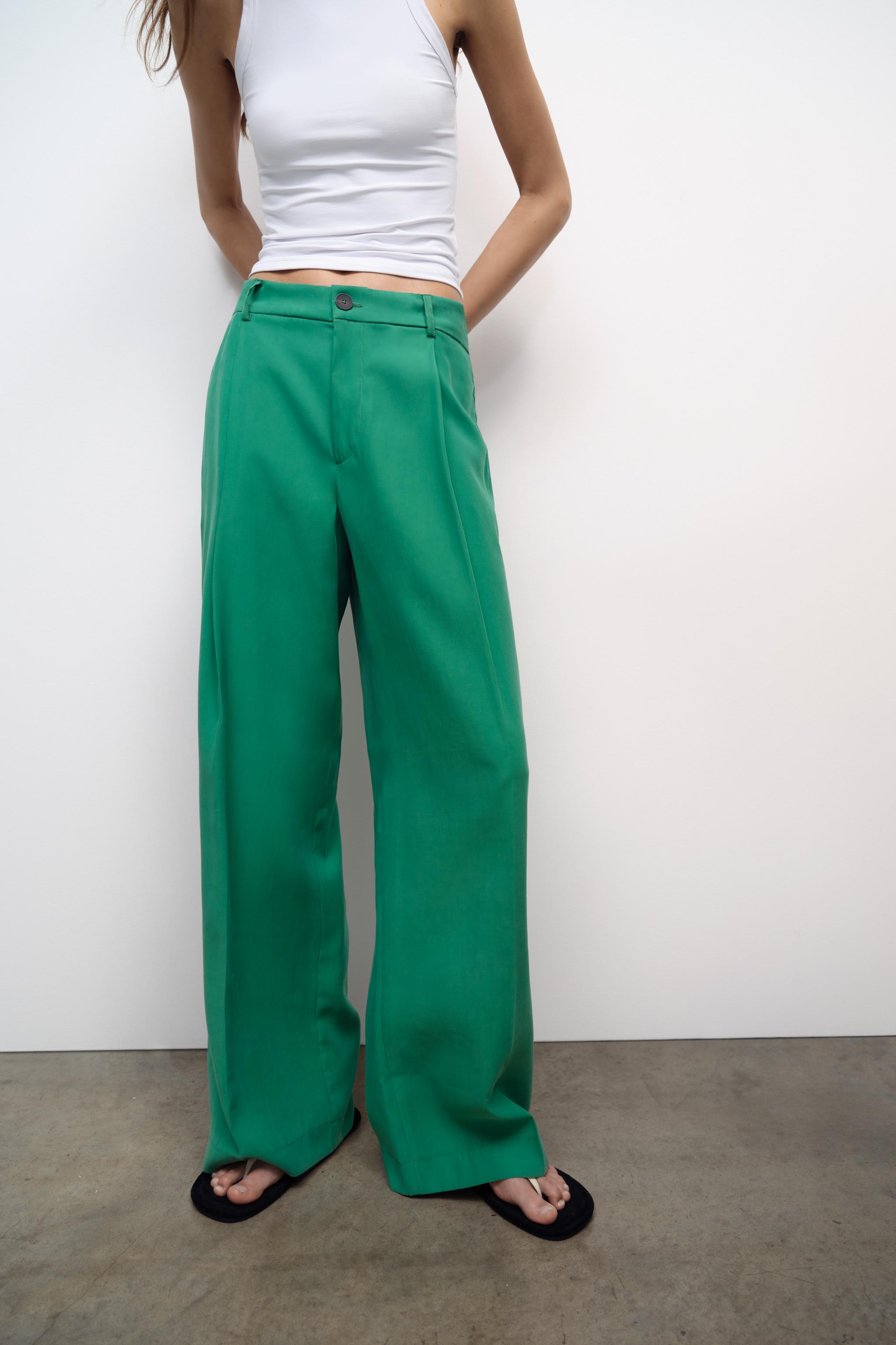 FLOWY PLEATED PANTS