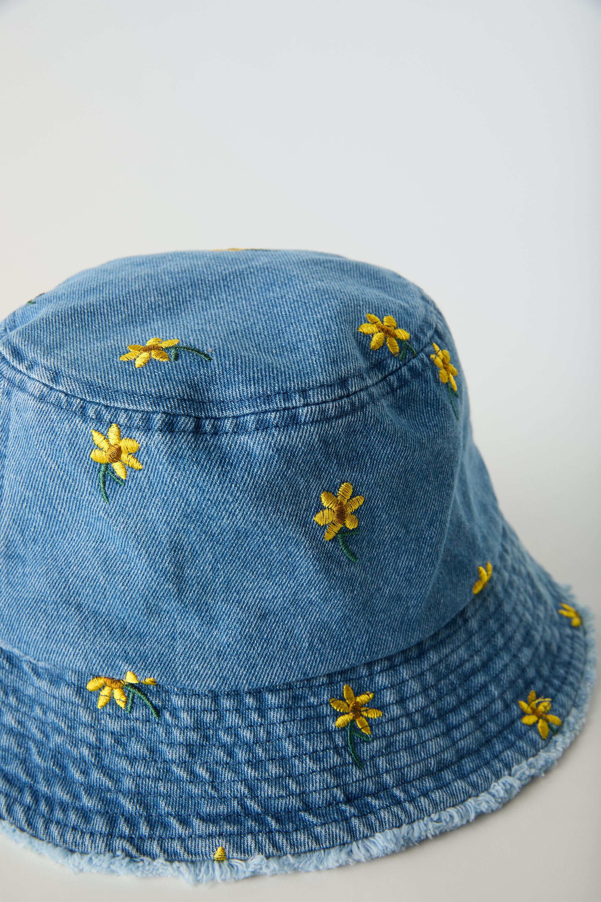 EMBROIDERED FLORAL DENIM BUCKET HAT